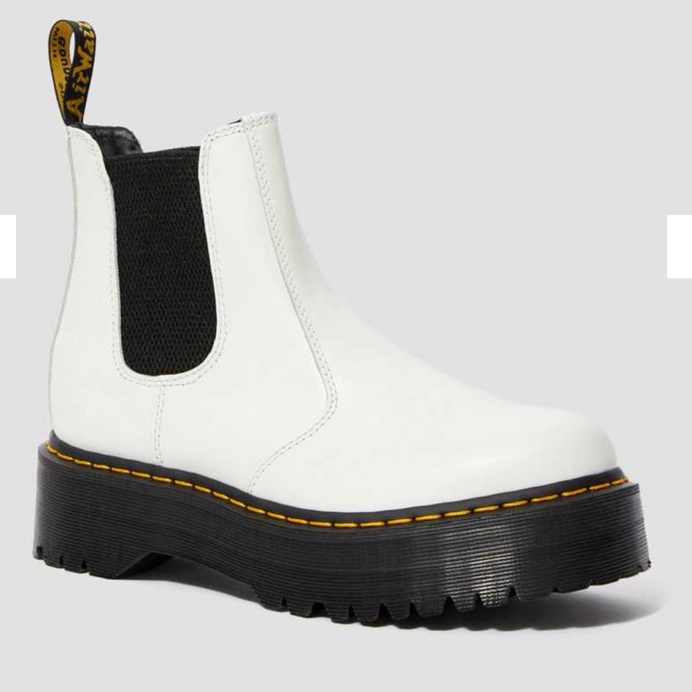 *NEW* Dr. Martens 2976 Smooth Leather Platform Chelsea Boots